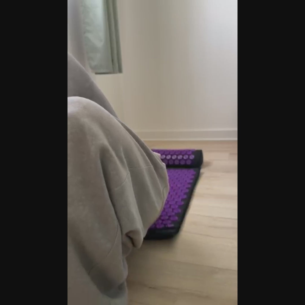 Relaxing acupressure mat